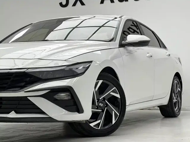 Hyundai Elantra — Фото автомобиля 5