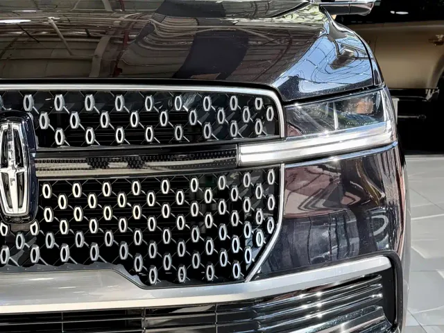 Lincoln Navigator — Фото автомобиля 3