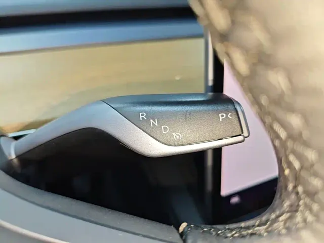 Tesla Model 3 — Фото автомобиля 13