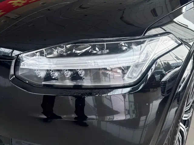 Volvo XC90 — Фото автомобиля 3