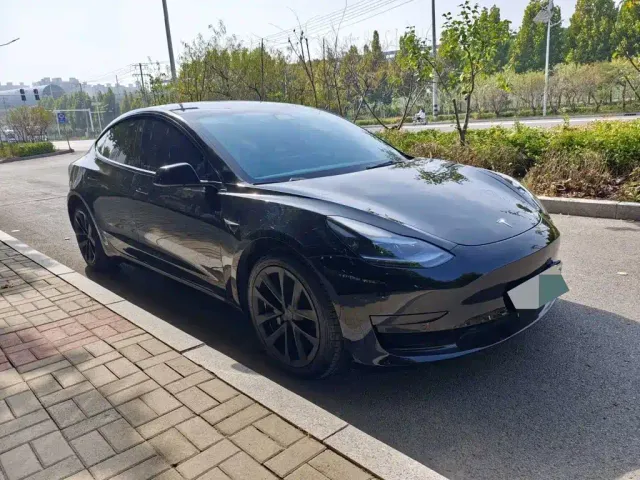 Tesla Model 3 — Фото автомобиля 8