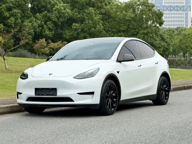 Фотография автомобиля — Tesla Model Y