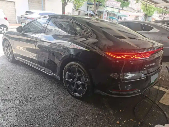 BYD Han — Фото автомобиля 10