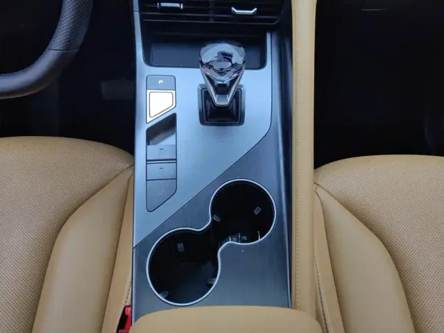 Roewe RX5 — Фото автомобиля 16