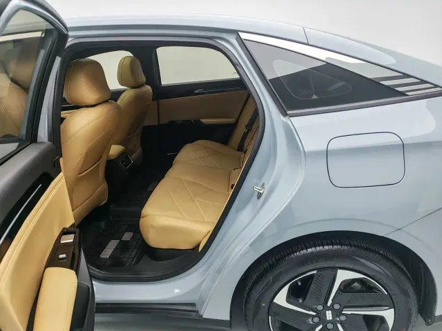 Geely Galaxy L6 — Фото автомобиля 10