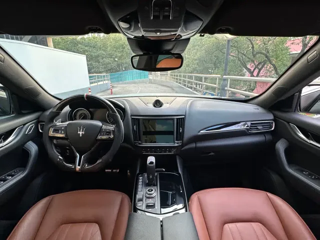 Maserati Levante — Фото автомобиля 10