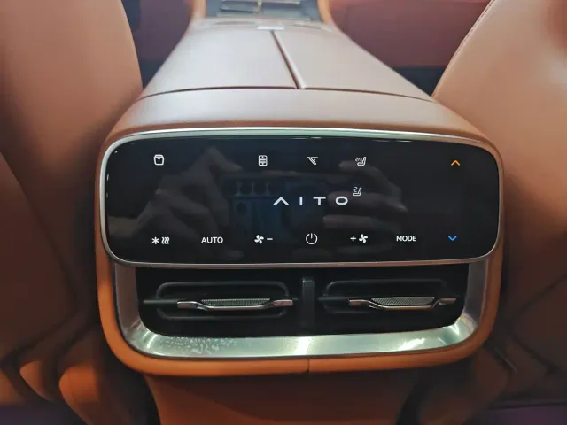 Aito M7 — Фото автомобиля 24