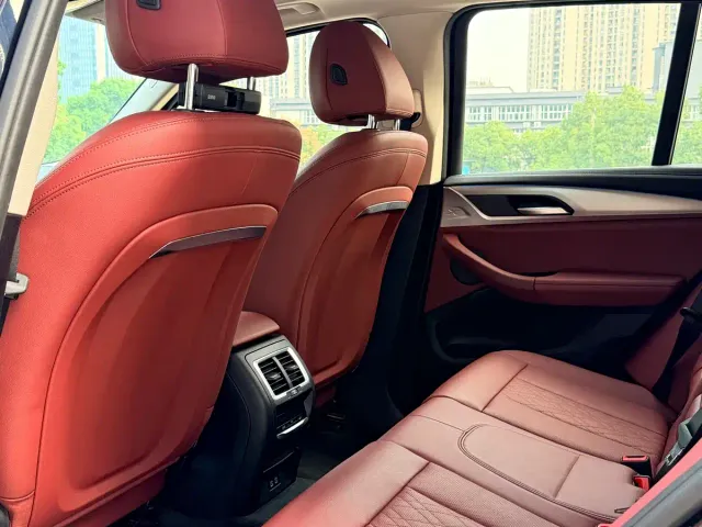 BMW iX3 — Фото автомобиля 6