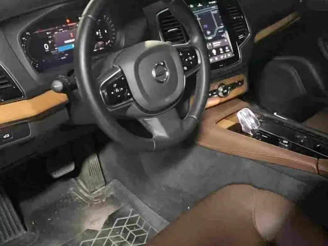 Volvo XC90 — Фото автомобиля 3