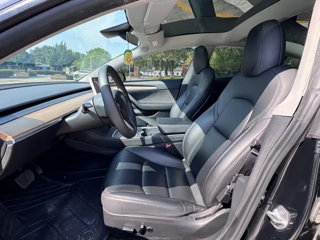 Tesla Model 3 — Фото автомобиля 12