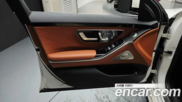 Mercedes-Benz S-Class — Фото автомобиля 24