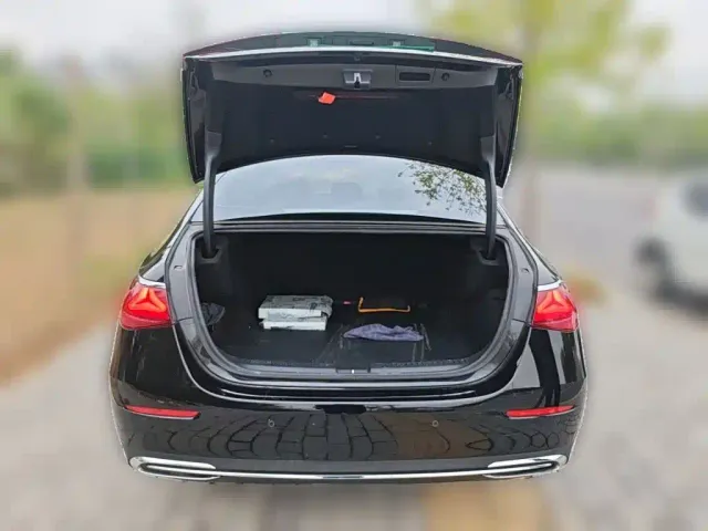 Mercedes-Benz E-Class — Фото автомобиля 15