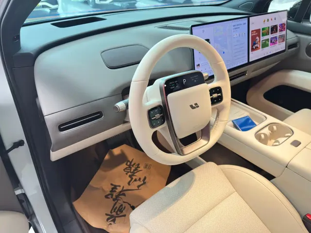 Li Auto i6 — Фото автомобиля 4