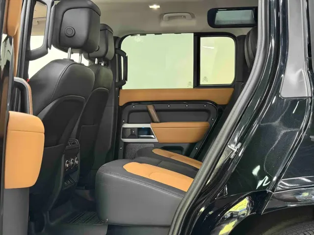 Land Rover Defender — Фото автомобиля 17