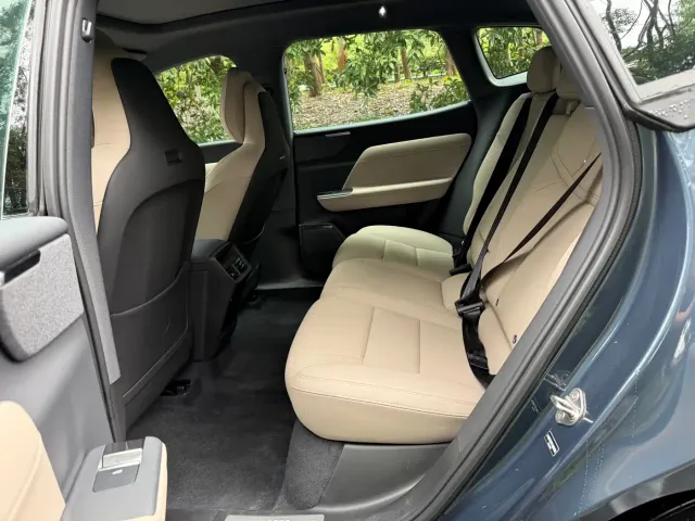 Volvo XC70 Plug-in Hybrid — Фото автомобиля 6