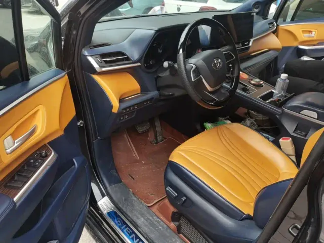 Toyota Sienna — Фото автомобиля 13