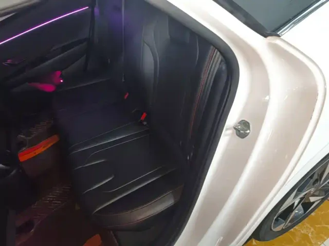 Hyundai Elantra — Фото автомобиля 16