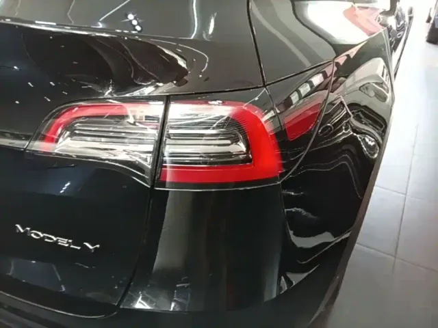 Tesla Model Y — Фото автомобиля 7