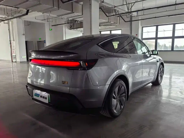 Tesla Model Y 2025 Rear-Wheel Drive — Фото автомобиля 4