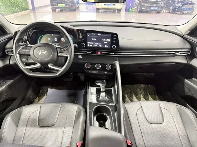 Hyundai Elantra — Фото автомобиля 13