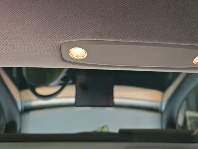 Tesla Model 3 — Фото автомобиля 8