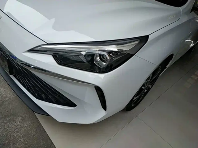 Roewe i5 — Фото автомобиля 23