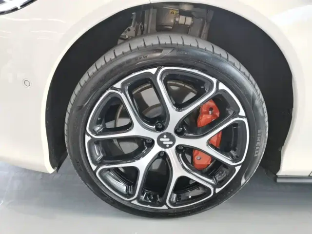 IM Motors L6 — Фото автомобиля 22