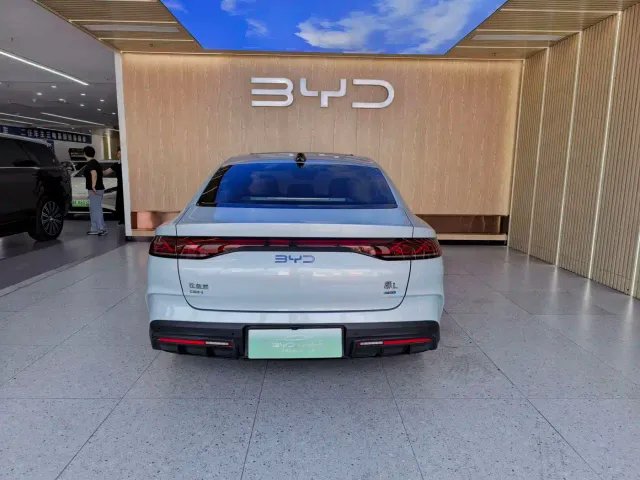 BYD Qin L — Фото автомобиля 15