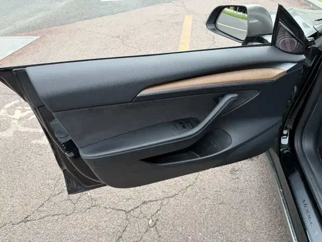 Tesla Model 3 — Фото автомобиля 6