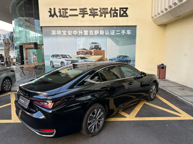 Lexus ES — Фото автомобиля 26