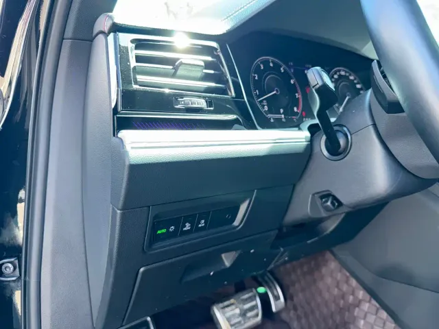 Volkswagen Touareg — Фото автомобиля 7