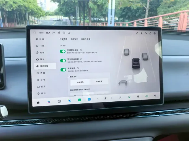 Leapmotor C10 — Фото автомобиля 12