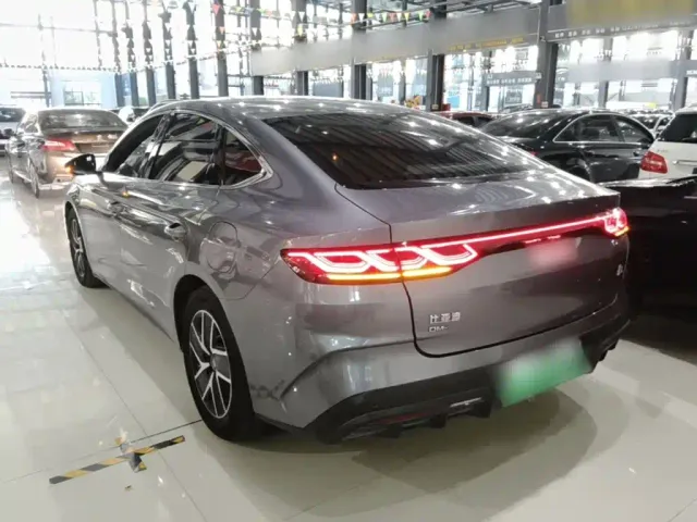 BYD Qin L — Фото автомобиля 4