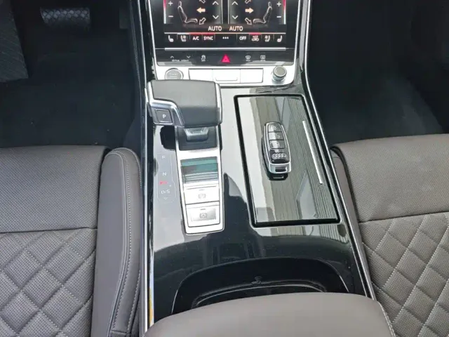 Audi A8 — Фото автомобиля 13