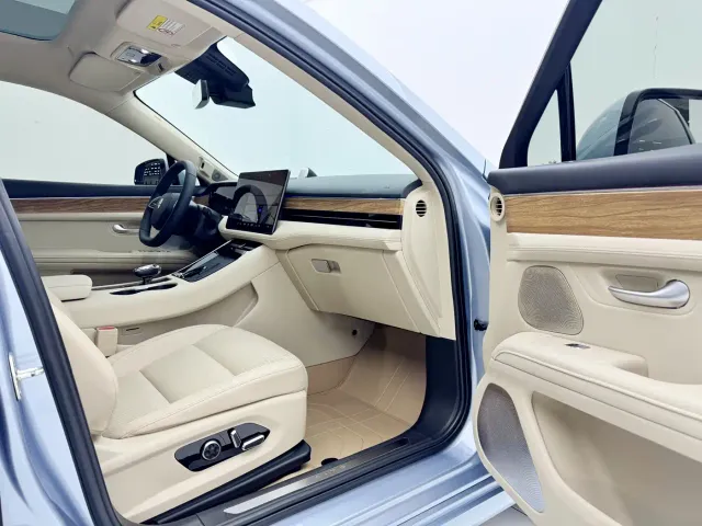 Aito M5 — Фото автомобиля 6