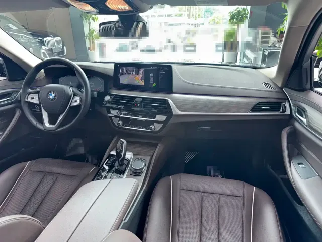 BMW 5 Series — Фото автомобиля 7