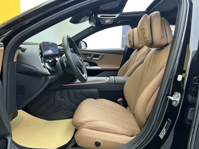 Mercedes-Benz E-Class — Фото автомобиля 12