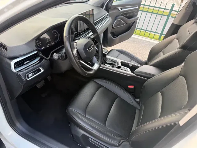 Geely Emgrand — Фото автомобиля 15