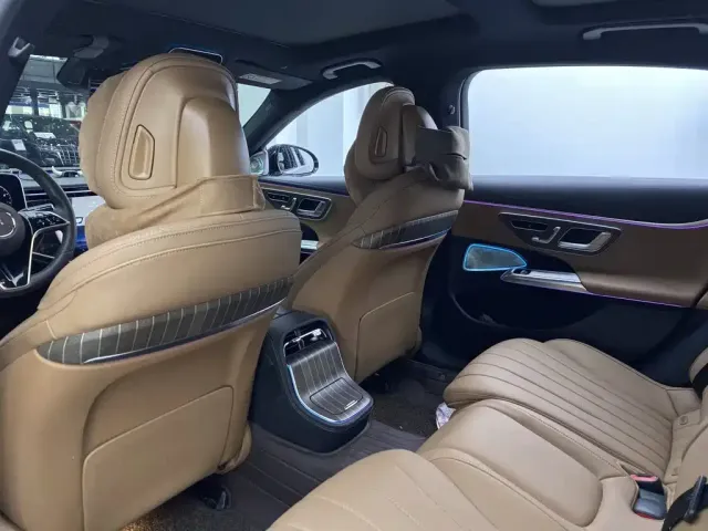 Mercedes-Benz E-Class — Фото автомобиля 11