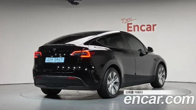 Фотография автомобиля — Tesla Model Y