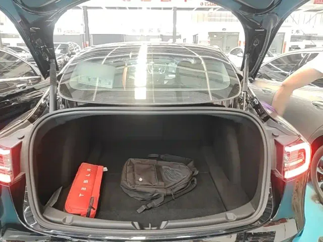 Tesla Model 3 — Фото автомобиля 18