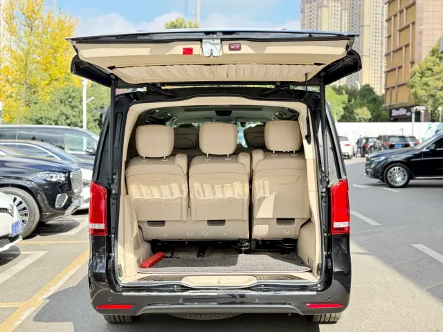 Mercedes-Benz V-Class — Фото автомобиля 30