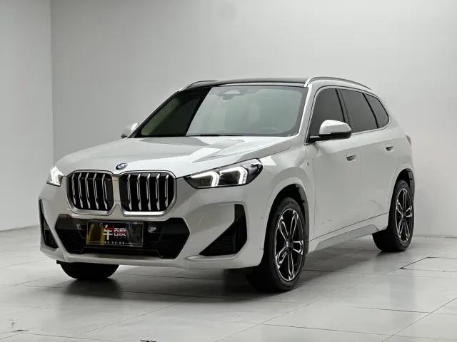Фотография автомобиля — BMW X1