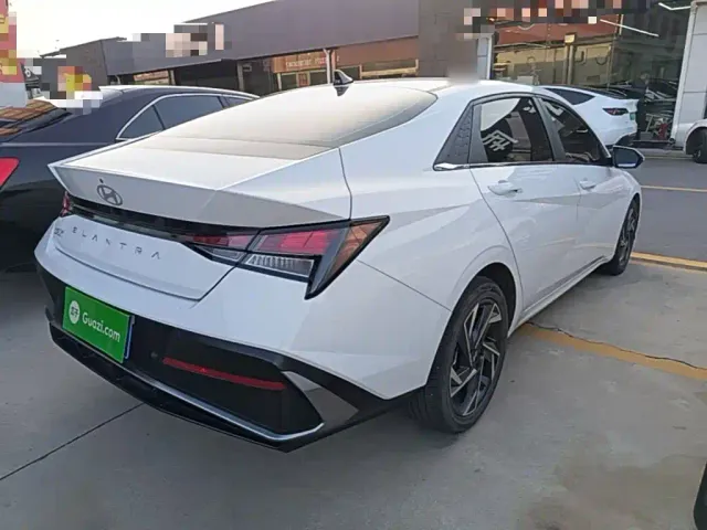 Hyundai Elantra — Фото автомобиля 6