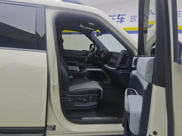 BYD FangChengBao Leopard 5 — Фото автомобиля 8