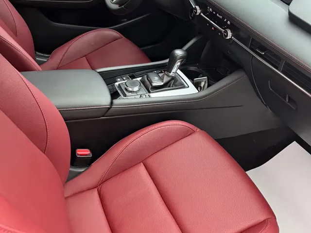 Mazda Axela — Фото автомобиля 4