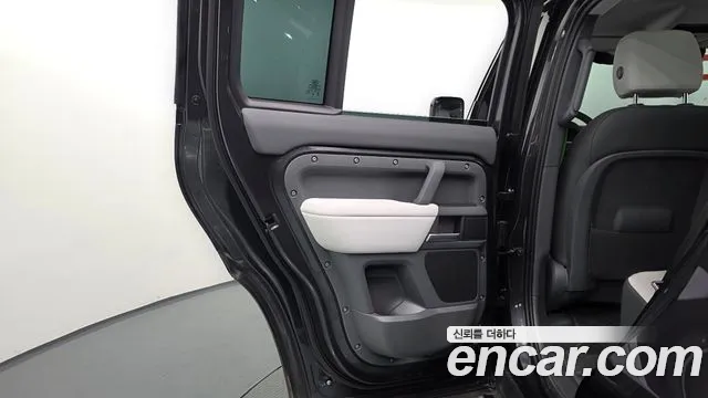 Land Rover Defender — Фото автомобиля 20