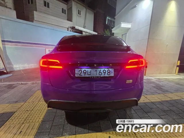Tesla Model X — Фото автомобиля 4