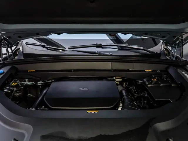 Li Auto L8 — Фото автомобиля 9