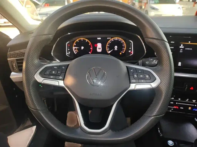Volkswagen Passat — Фото автомобиля 10